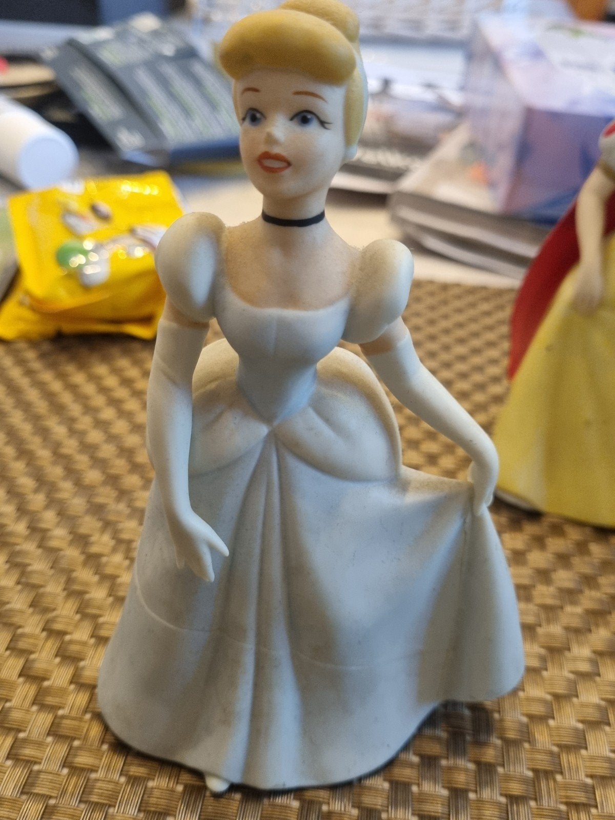 Vintage Assepoester beeldje - Disney prinses, Ophalen of Verzenden, Gebruikt