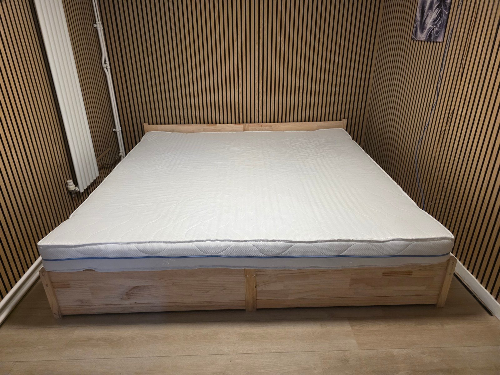 Vrij nieuwe grenen houten bed 200x200, Ophalen, Tweepersoons