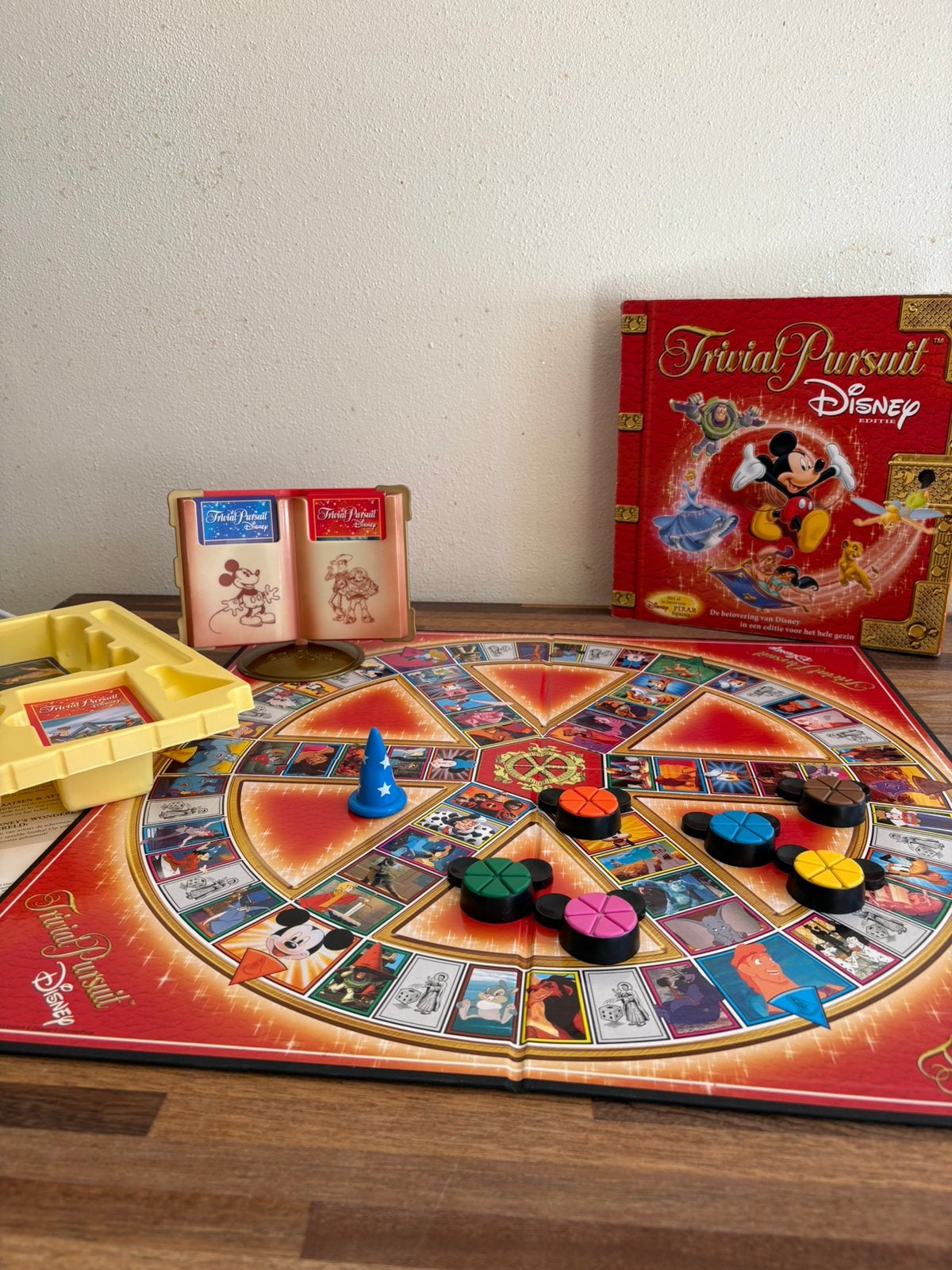 Trivial Pursuit Disney Editie Bordspel, Hobby en Vrije tijd, Gezelschapsspellen | Bordspellen, Ophalen of Verzenden, Zo goed als nieuw