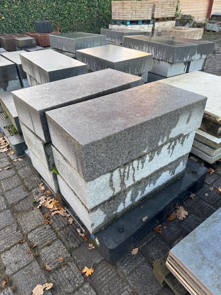 Granieten traptredes/bielzen, Tuin en Terras, Blok, 25 cm of meer, Ophalen of Verzenden, Zo goed als nieuw
