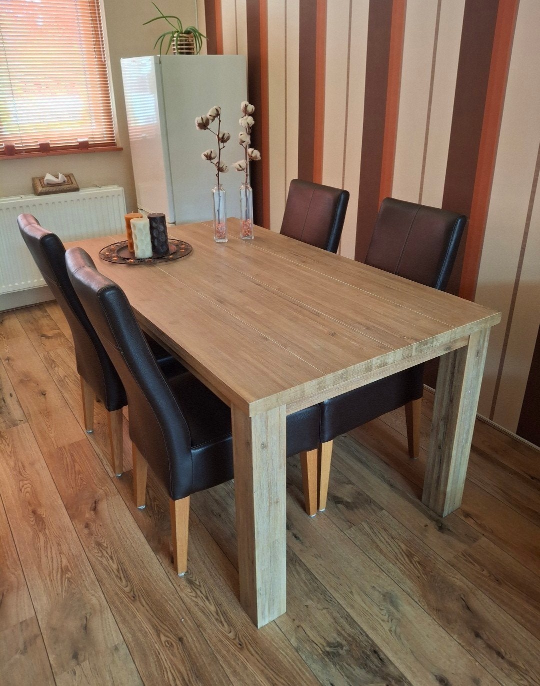 Massief noten eethoek + 4 bruine stoelen, Ophalen, 4 tot 6 stoelen