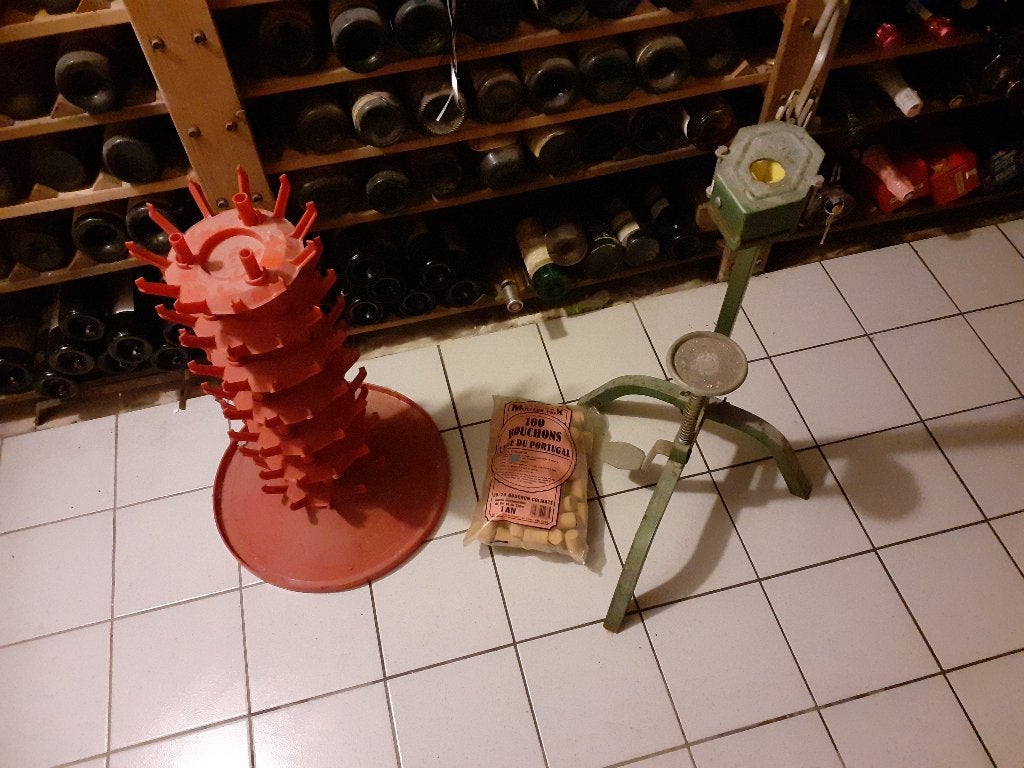 Wijnmaakspullen, Ophalen
