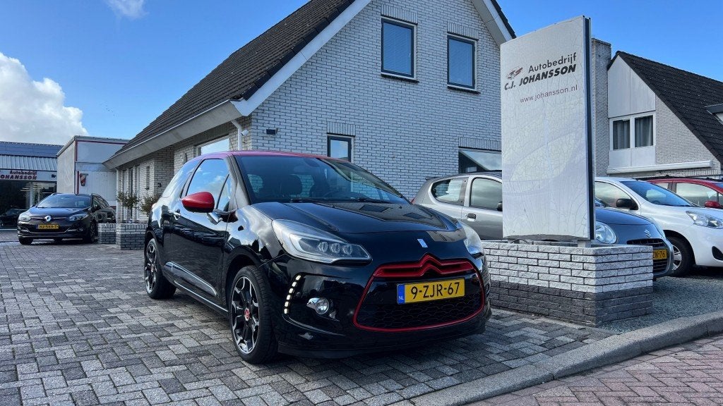 Citroen DS3 1.2 Pure Tech So Red, Euro 6, Zwart, Origineel Nederlands, Bedrijf