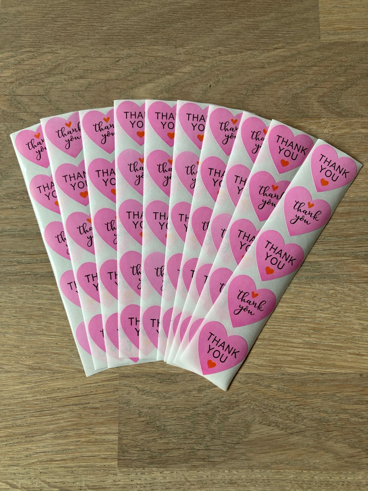 50 stuks hartjes sluitstickers - Bedankstickers, Hobby en Vrije tijd, Ophalen of Verzenden, Nieuw, Meerdere stickers