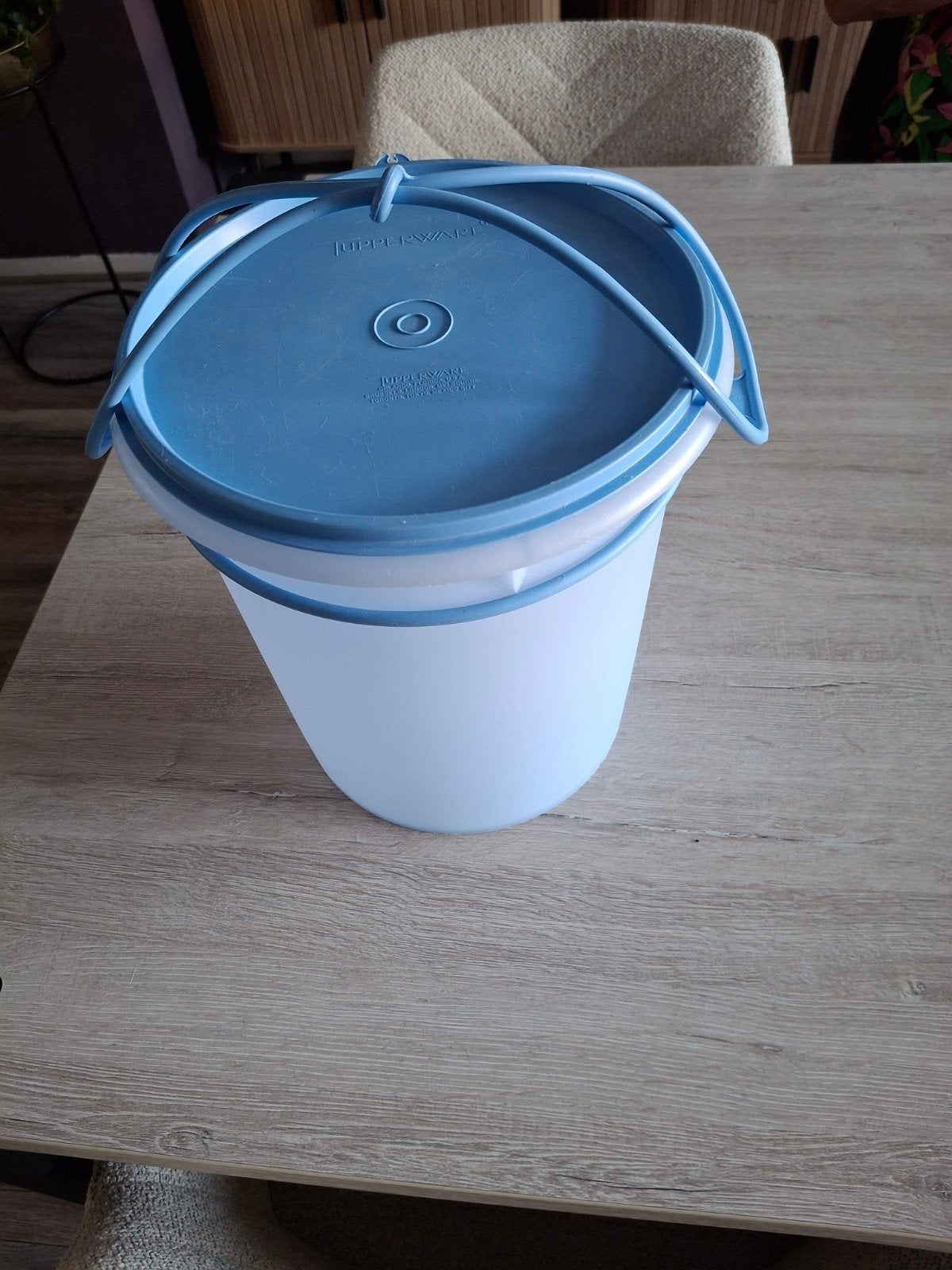 Tupperware, Huis en Inrichting, Emmers, Ophalen of Verzenden, Zo goed als nieuw, Kunststof, Met deksel