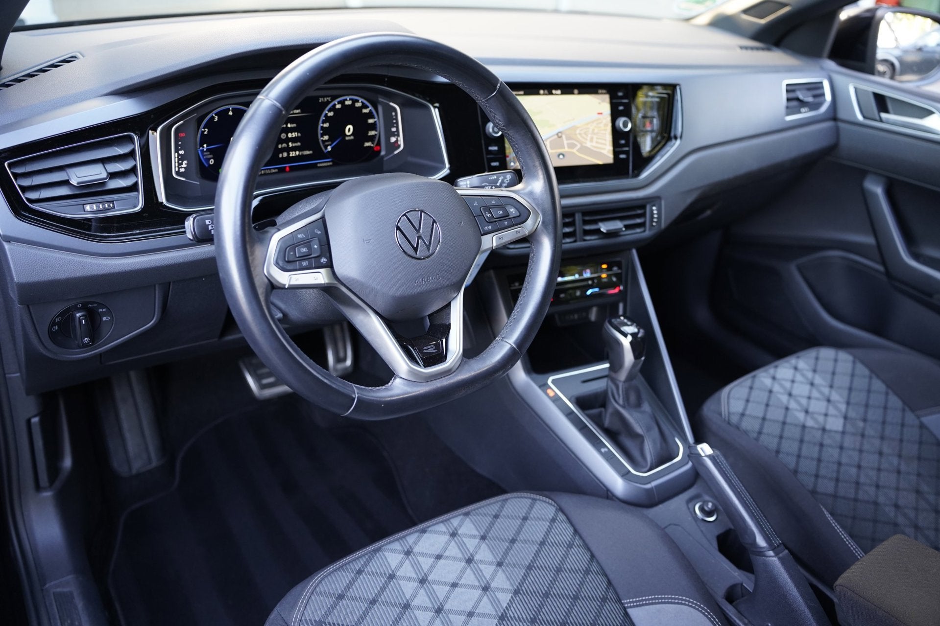 Volkswagen Taigo 1.0 TSI 2x R-Line DSG Black Style IQ Matrix, Gebruikt, Geheel digitaal combi-instrument, Zwart, Origineel Nederlands