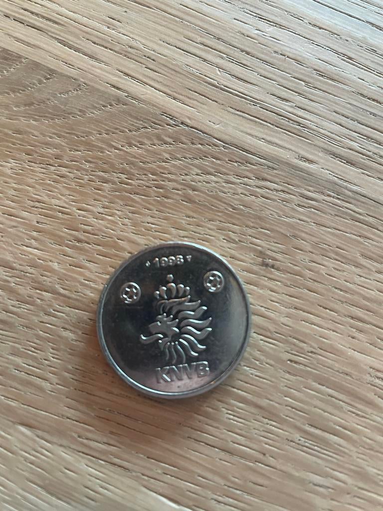 Dennis Bergkamp KNVB munt 1998 - Collectors item, Ophalen of Verzenden, Koningin Beatrix, Overige waardes, Losse munt