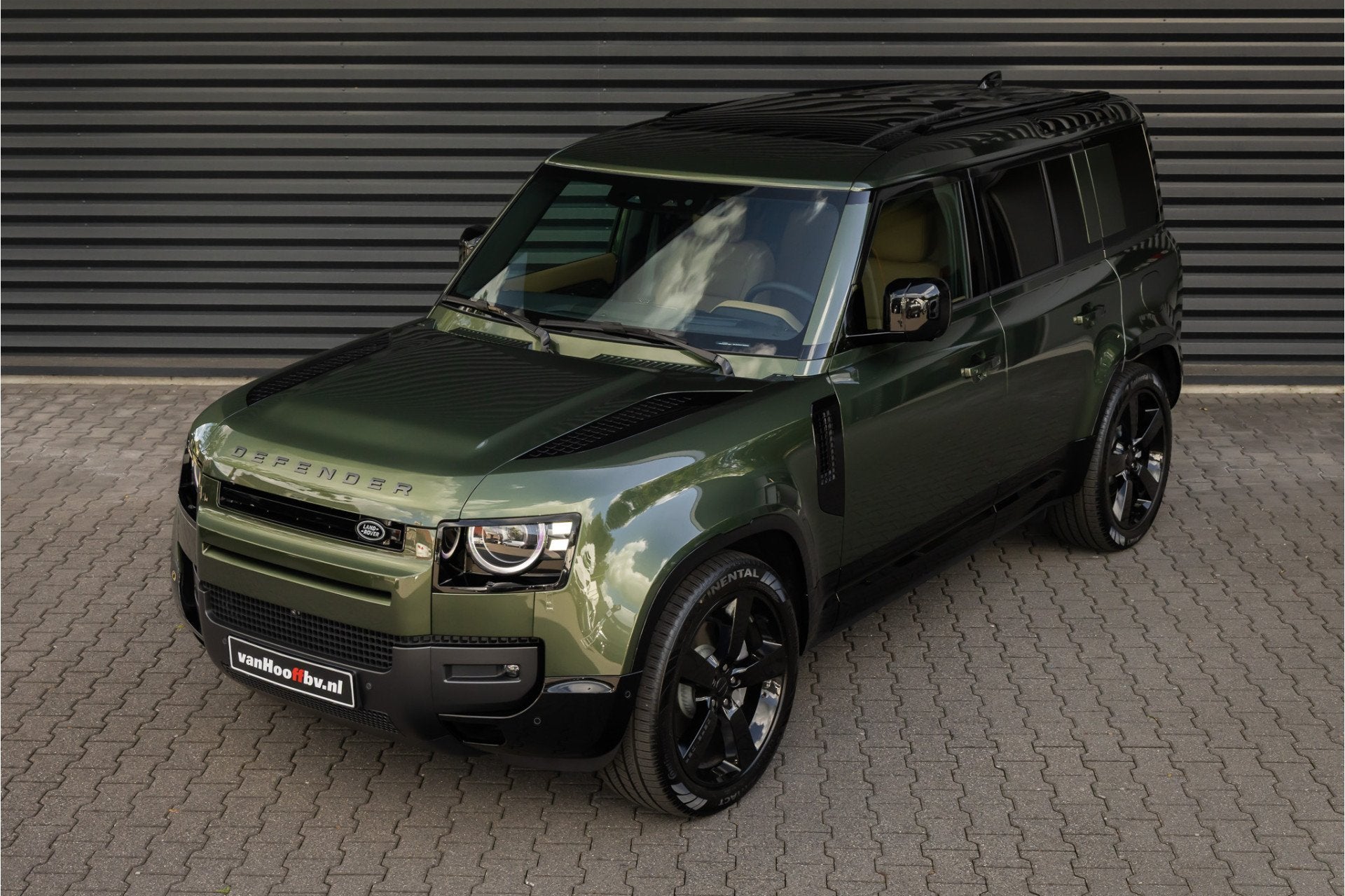 Land Rover Defender 110 2.0 P300e 110 X-Dynamic HSE Pano 22, Automaat, Automatische klimaatregeling, Gebruikt, Euro 6