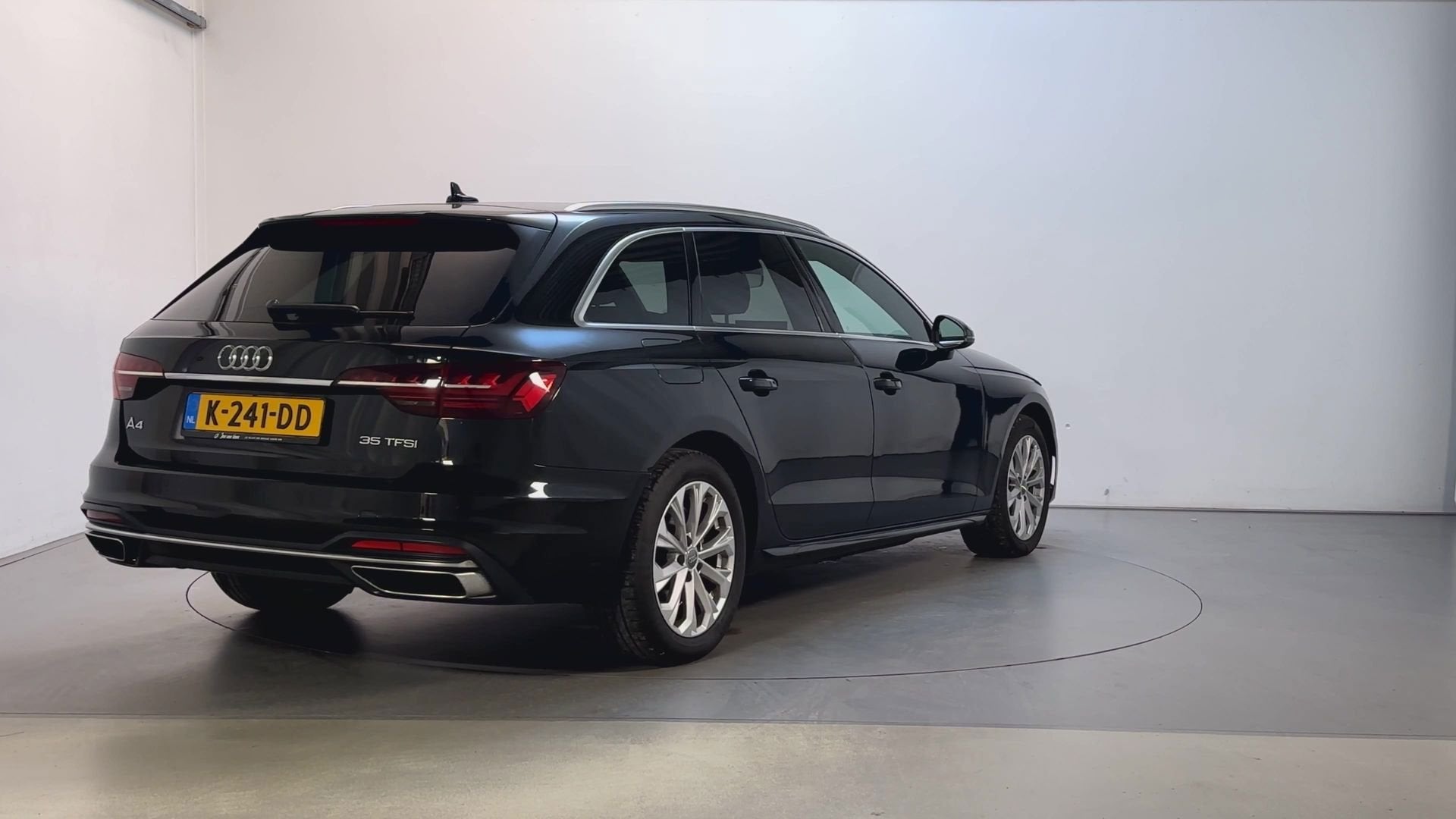 Audi A4 Avant 35 TFSI Business Edition Navigatie Cruise Cont, Auto's, Dealer onderhouden, Stof, Gebruikt, 4 cilinders
