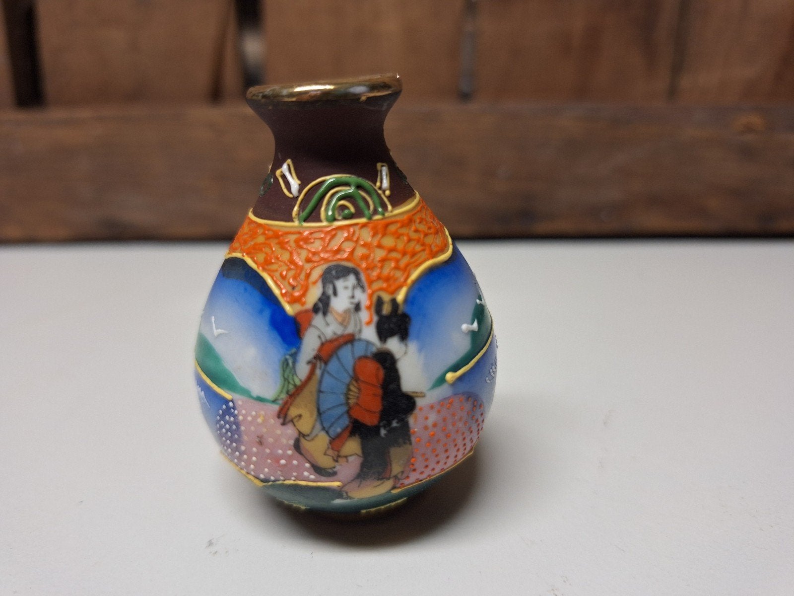 Satsuma mini vaas met handgeschilderde figuren, Ophalen