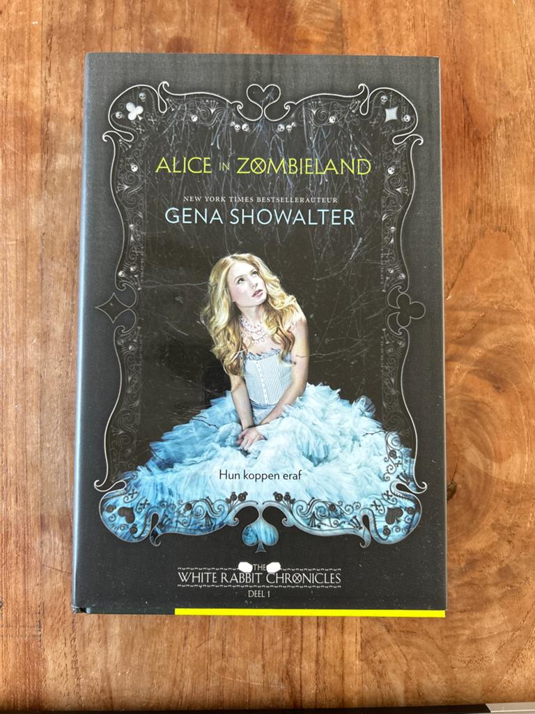 Alice in Zombieland - Gena Showalter (Deel 1), Ophalen of Verzenden, Gelezen