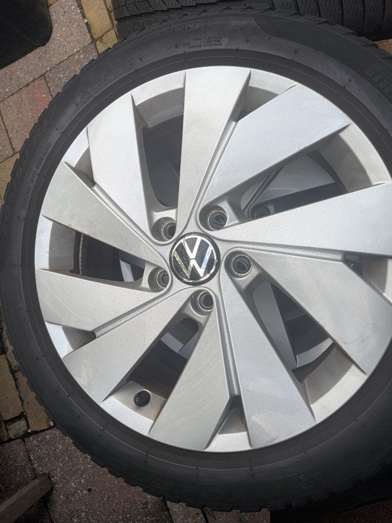 Pirelli winterbanden VW Golf 8, Auto-onderdelen, Banden en Velgen, Ophalen, Gebruikt, Banden en Velgen, 17 inch