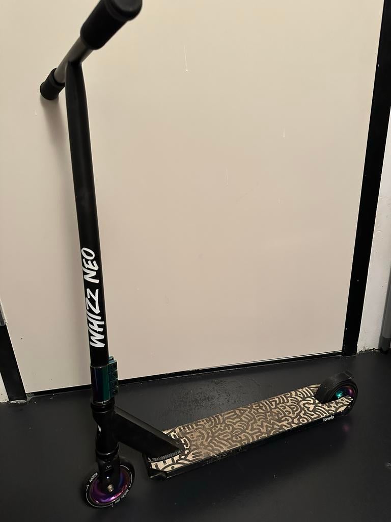 Whizz Neo Stuntstep - Zo goed als nieuw, Fietsen en Brommers, Steps, Zo goed als nieuw, Gewone step, Ophalen