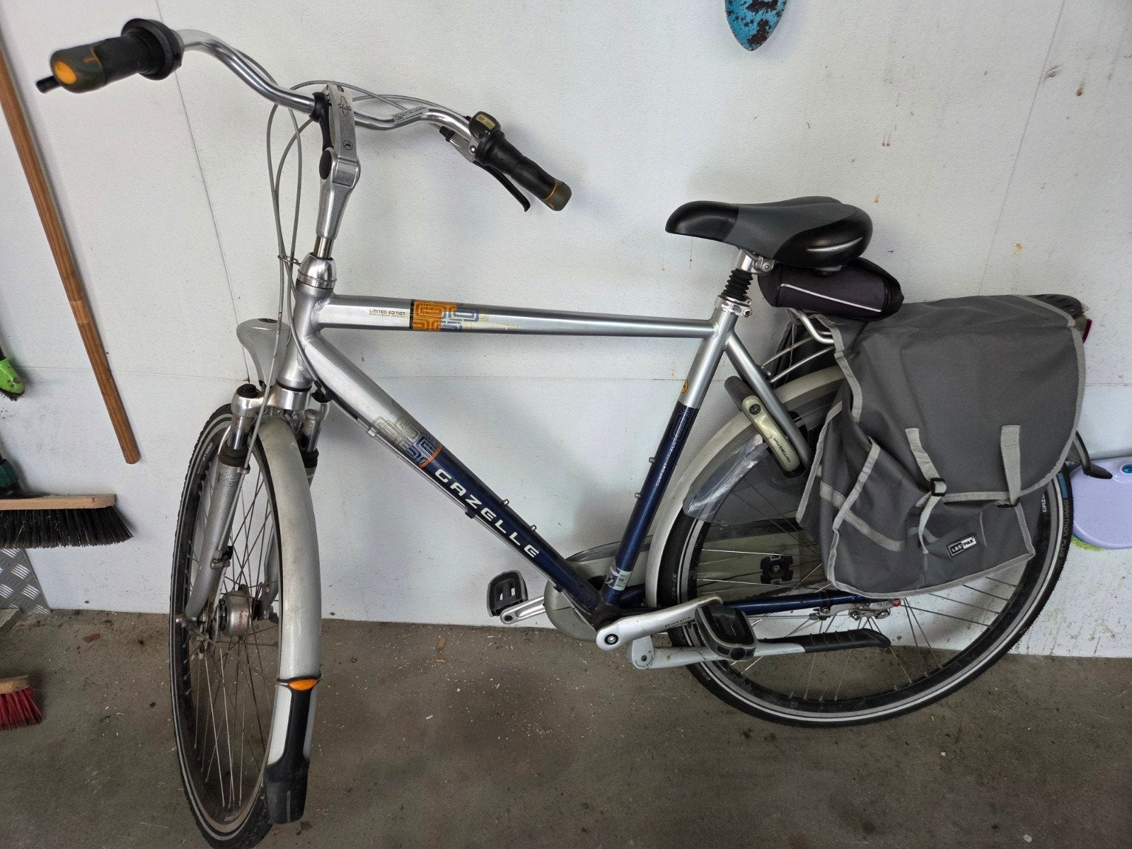 Gazelle fiets met fietstassen en vering, Fietsen en Brommers, Ophalen, Terugtraprem, Versnellingen, Gazelle