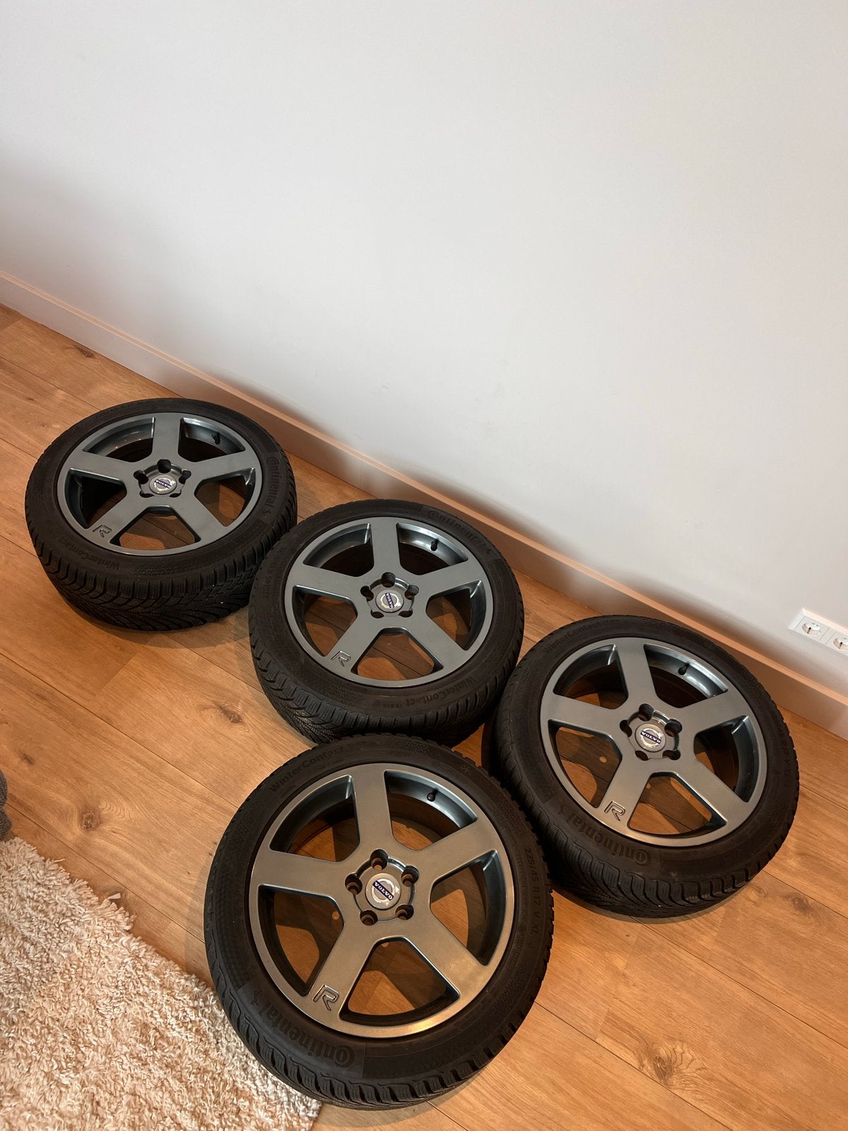 Volvo 17 inch velgen met Continental winterbanden, Ophalen, Gebruikt, Banden en Velgen, 17 inch