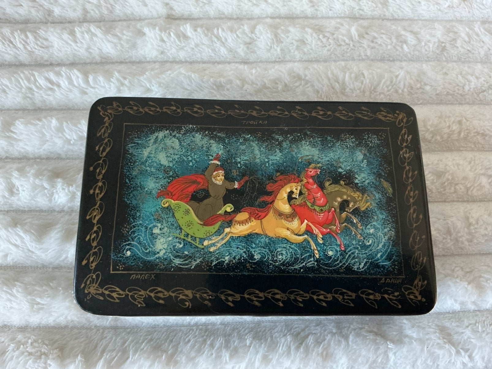 Russische Lakdoos met Trojka-schilderij, Antiek en Kunst, Antiek | Woonaccessoires, Ophalen of Verzenden