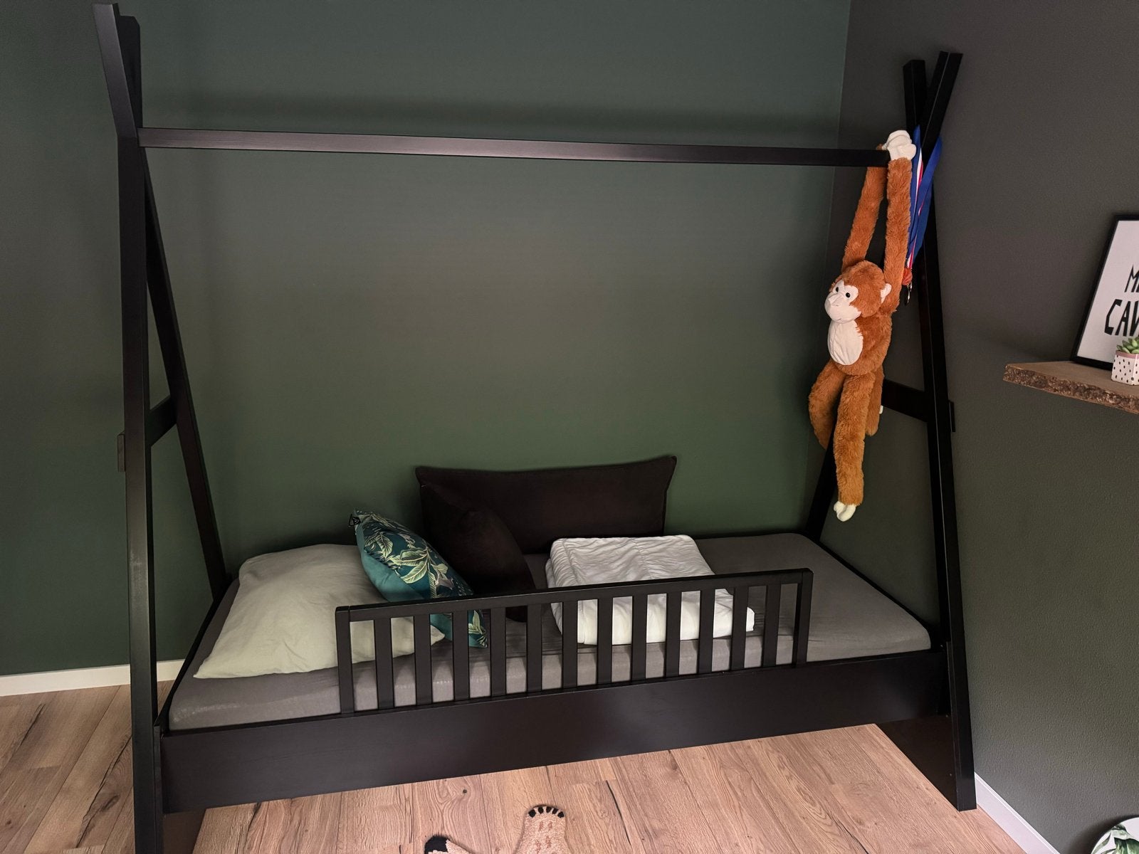 Tipi bed zwart van Woood, Ophalen, 85 tot 100 cm, Gebruikt, Lattenbodem