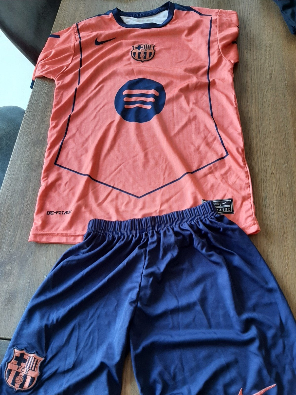 Barcelona,ajax en Nike dri fit shirt en broek. mt 152. m 176, Sport en Fitness, Voetbal, Maat XS of kleiner, Ophalen of Verzenden