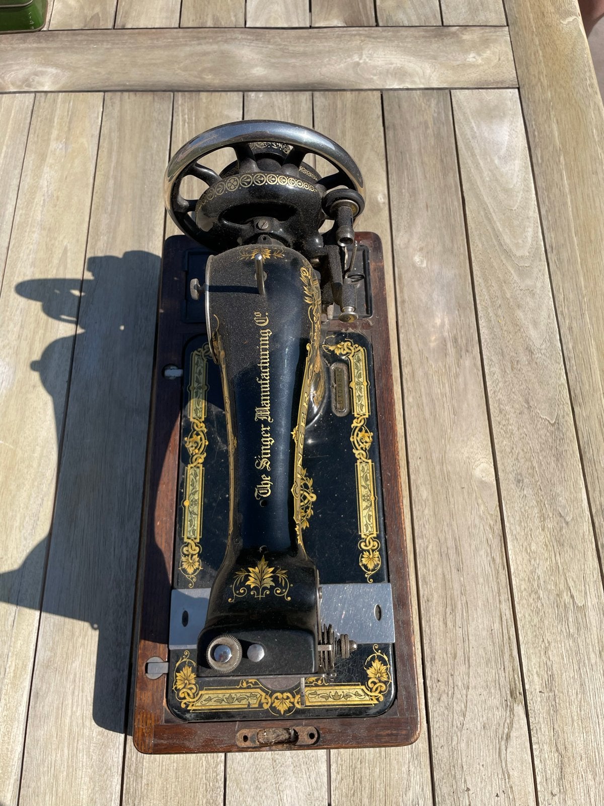 Singer naaimachine met koffer en accessoires, Antiek en Kunst, Antiek | Naaimachines, Ophalen