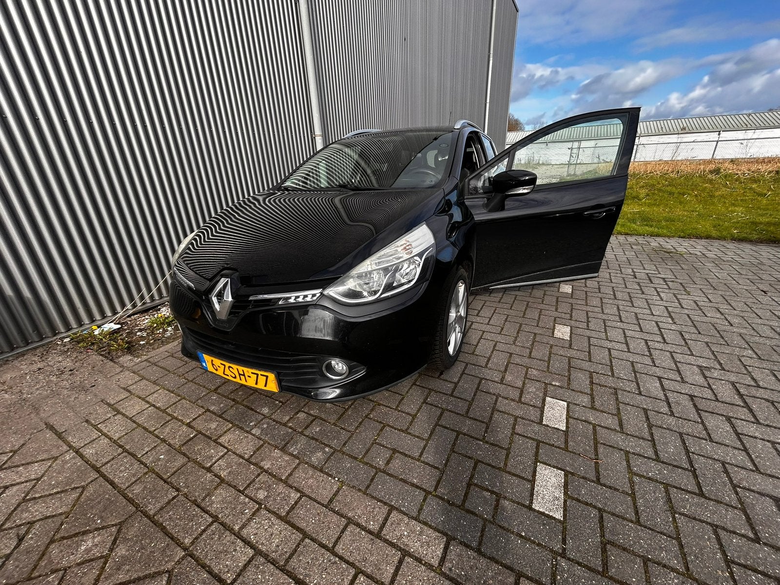 Renault Clio Energy TCe 90pk S&S 2015 Zwart, Auto's, Voorwielaandrijving, 898 cc, Zwart, Origineel Nederlands