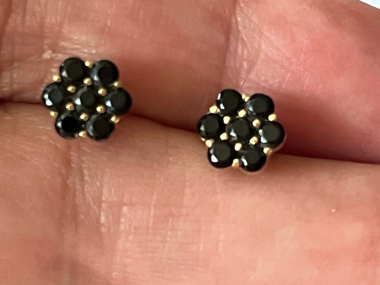 Gouden oorbellen met Granaat in bloemvorm, 14 CT, Verzenden, Zwart, Zo goed als nieuw, Met edelsteen