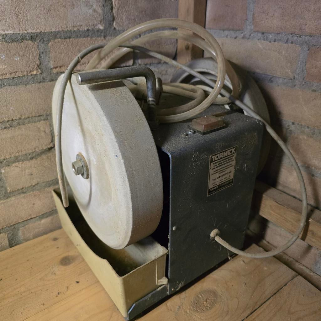 Tormek SA-250/240 Combinatiemachine Nass-Schleifen, Ophalen, Gebruikt, 1000 watt of meer, Werkbankslijpmachine