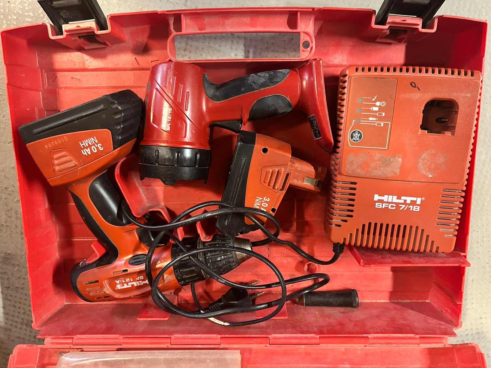 Hilti accuboormachine set – met lader en 2 accu’s, Doe-het-zelf en Verbouw, Gereedschap | Boormachines, Ophalen of Verzenden, Gebruikt