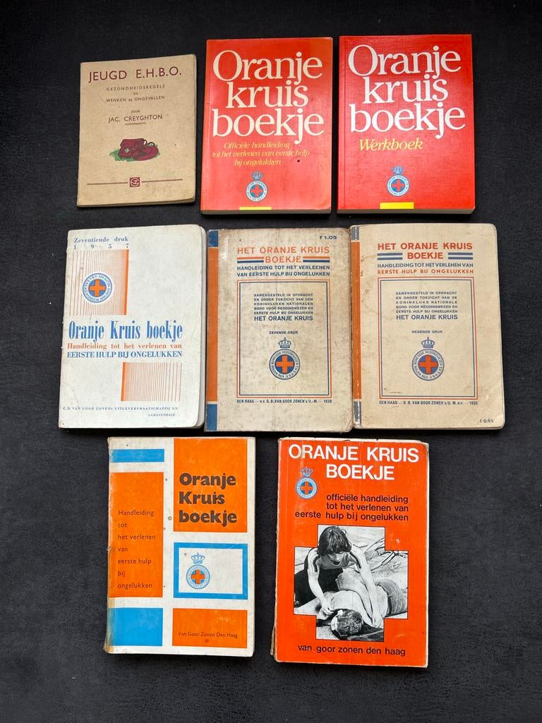 Verschillende oude Oranje Kruis Boekjes - EHBO handleidingen, Ophalen of Verzenden, Gelezen