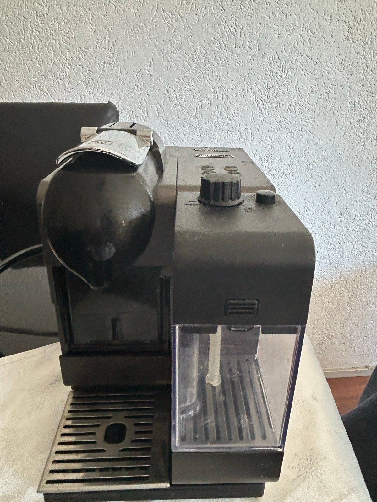 Nespresso De'Longhi EN520.DB Lattissima+ Koffiemachine, Gebruikt, Koffiemachine, Ophalen of Verzenden, 2 tot 4 kopjes
