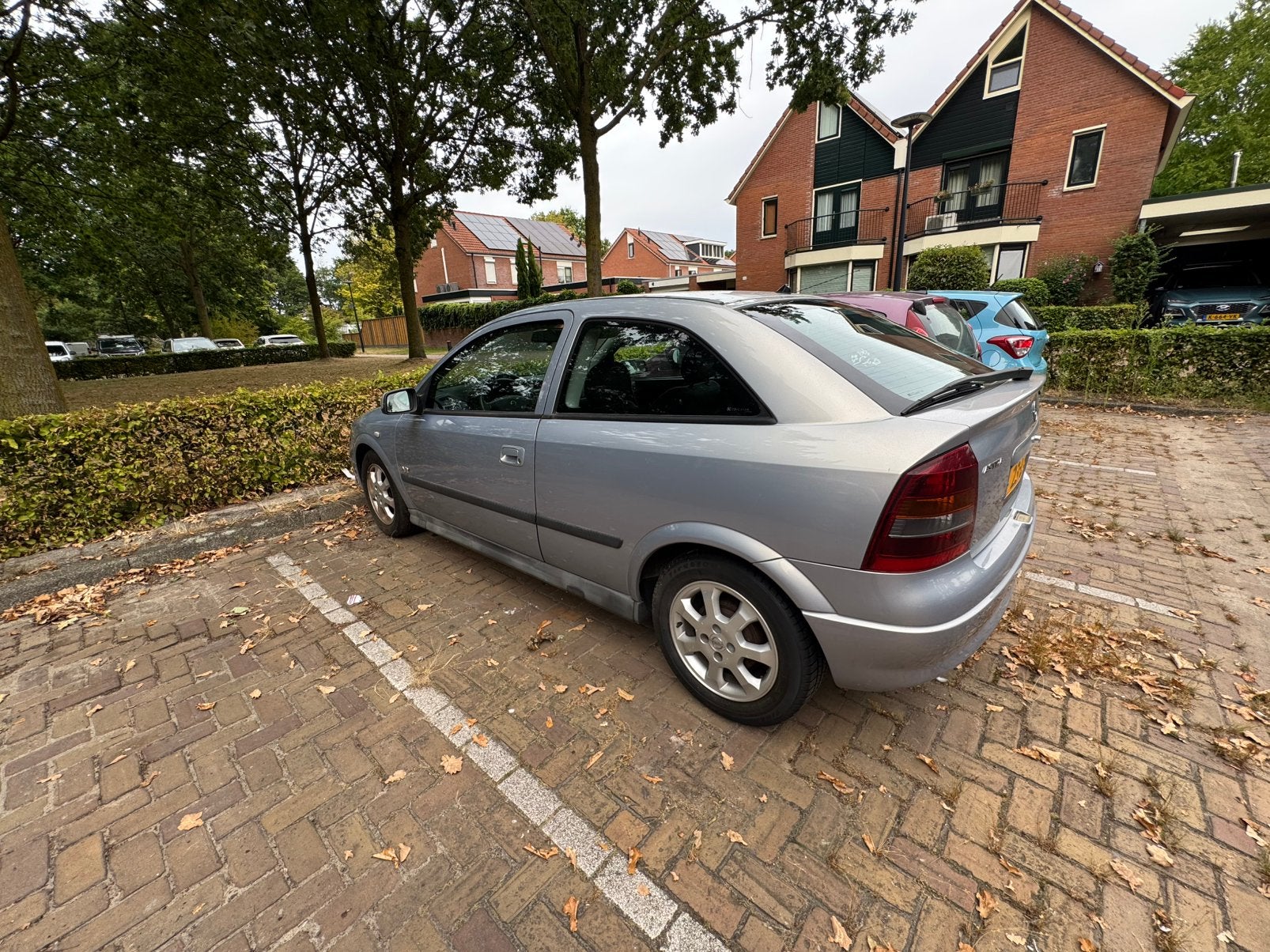 Opel Astra 1.6 8V 3D AUT 2003 Grijs, Auto's, Stof, 4 cilinders, 49 €/maand, Origineel Nederlands