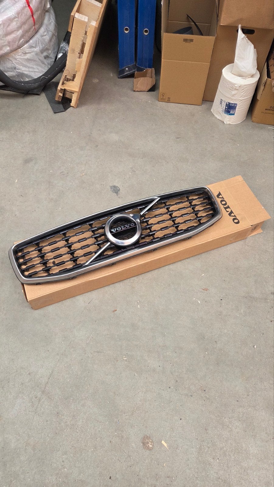 Volvo v60 || r design grill model 2019 /2026., Ophalen of Verzenden, Nieuw, Volvo, Bumper
