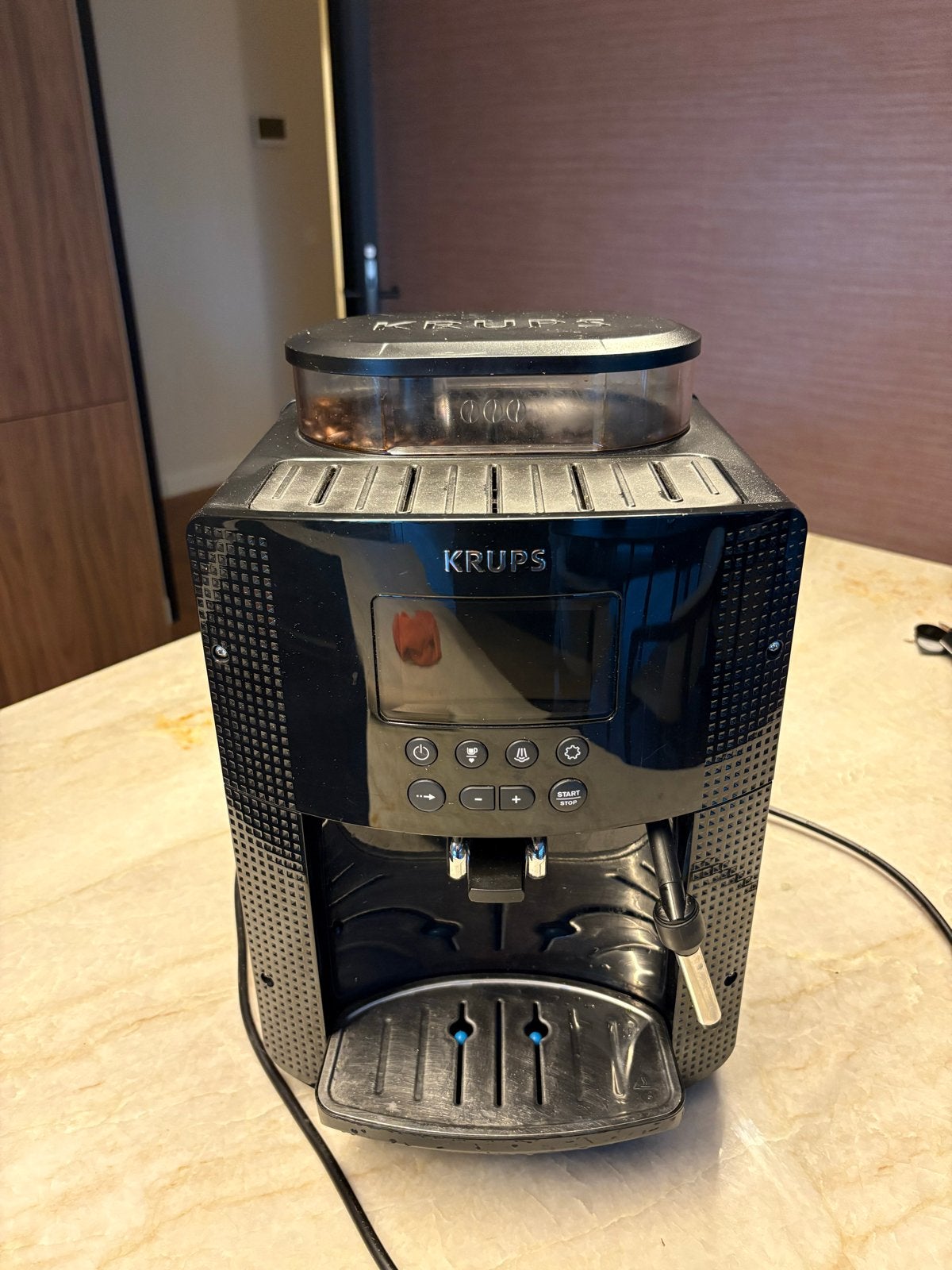 Krups volautomatische espressomachine met bonenmaler, Witgoed en Apparatuur, Koffiezetapparaten, Ophalen, Afneembaar waterreservoir