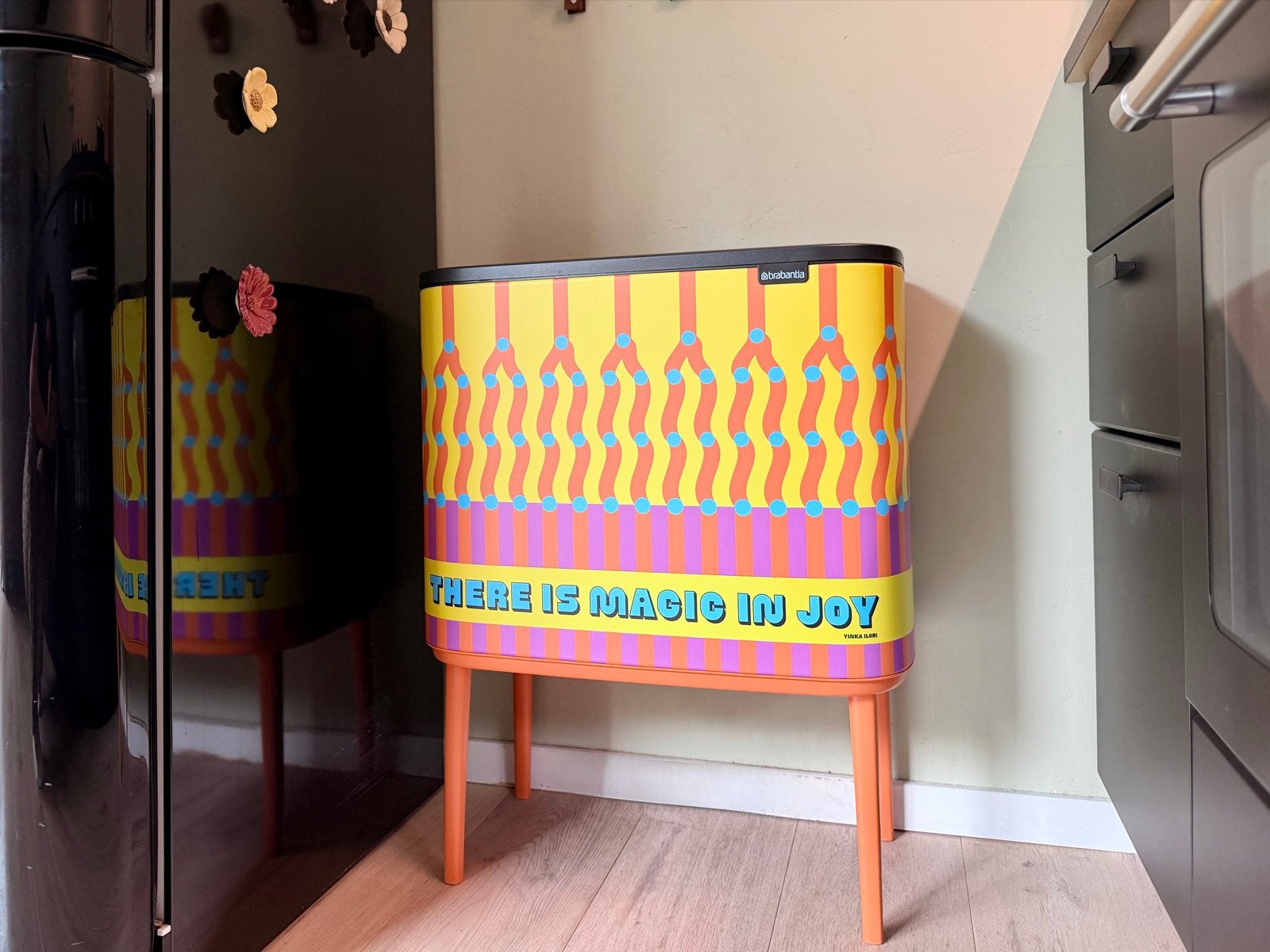 Brabantia Bo Touch Bin Yinka Ilori - Limited Edition Nieuw, 30 tot 40 liter, Ophalen of Verzenden, Nieuw, Metaal