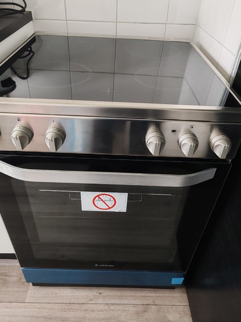 Ariston AS68V8KHX Vrijstaand Keramisch Fornuis €380,-, Ophalen, 60 cm of meer, Keramisch, Nieuw