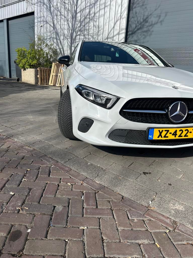 Mercedes-Benz A-Klasse A 180 136pk 2019 Wit, Auto's, Voorwielaandrijving, 136 pk, 4 cilinders, Leder en Stof