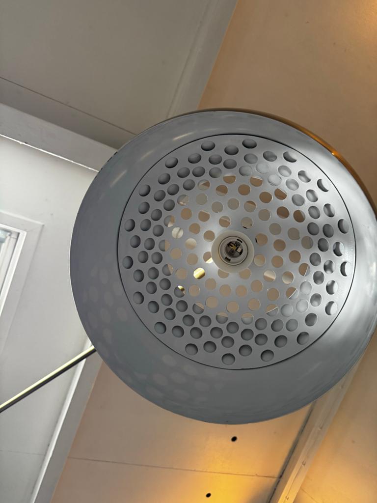 Vintage Booglamp Messing met Geperforeerde Kap, Ophalen of Verzenden, Gebruikt, Metaal, 150 tot 200 cm