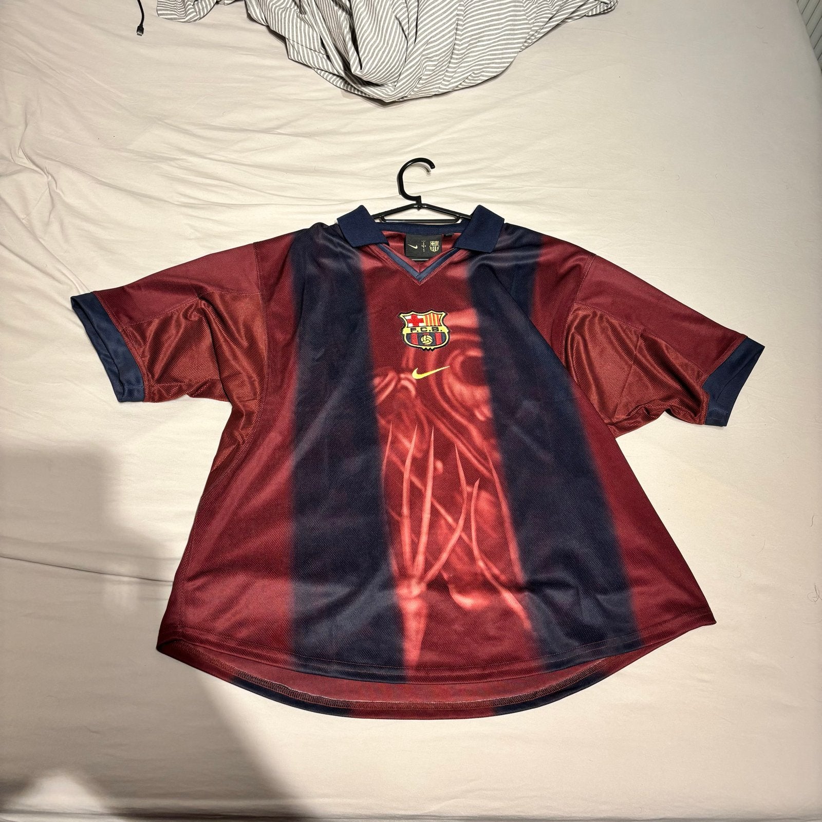 Travis Scott x FC Barcelona Retro Shirt - Origineel Maat L, Ophalen of Verzenden, Gedragen, Maat 52/54 (L), Meerkleurig