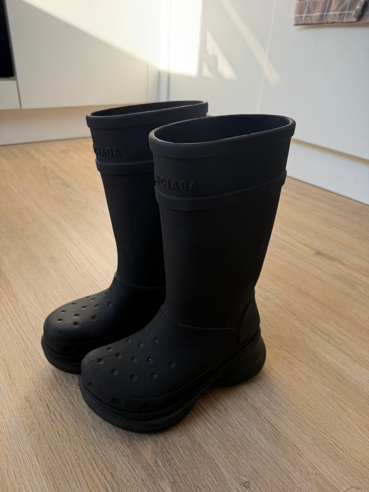 Balenciaga x Crocs laarzen 36, Ophalen, Hoge laarzen, Zwart, Zo goed als nieuw