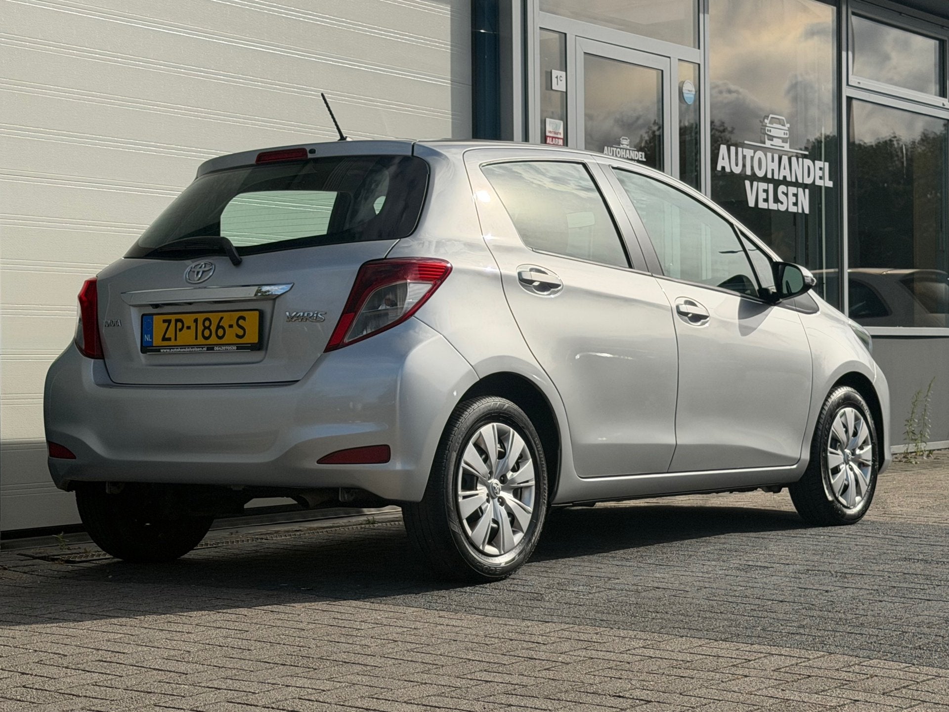 Toyota Yaris 1.3 VVT-i Dynamic/Automaat/Camera, Auto's, Euro 5, 4 cilinders, Bedrijf, 99 pk