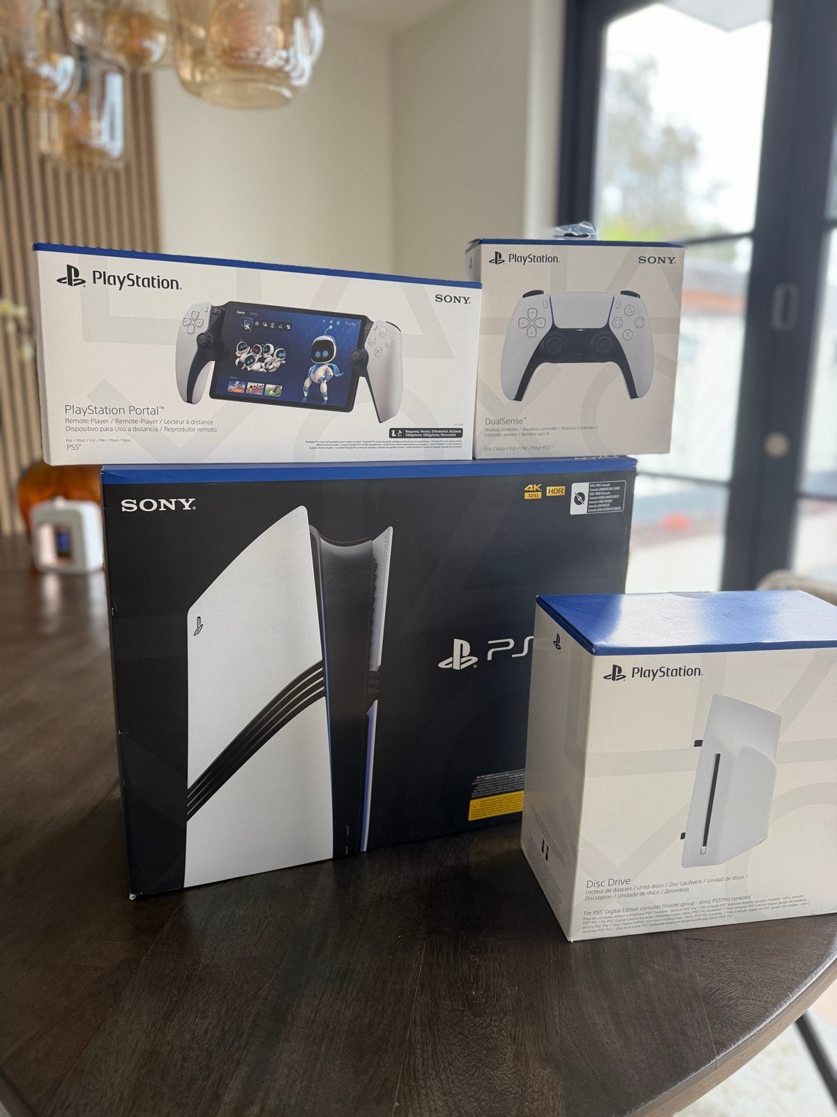 Foto 4 van PlayStation 5 Pro 2TB Bundel met Portal en Extra's