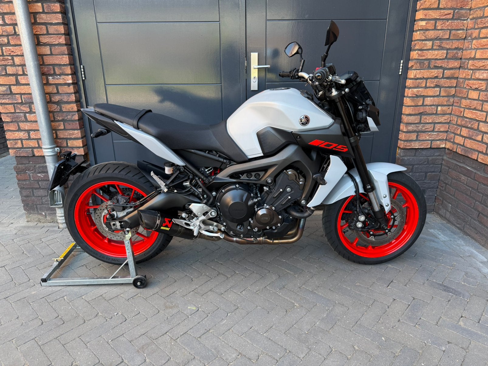 Yamaha MT-09 / ICE FLUO / Akrapovic Racing Line / bj2019, Motorrijbewijs A, Gebruikt, 3 cilinders, Meer dan 35 kW