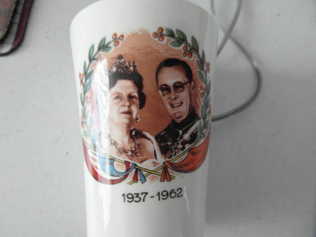 Beker Bernard & Juliana, klein bartsje achterkant, Ophalen of Verzenden, Nieuw, Servies