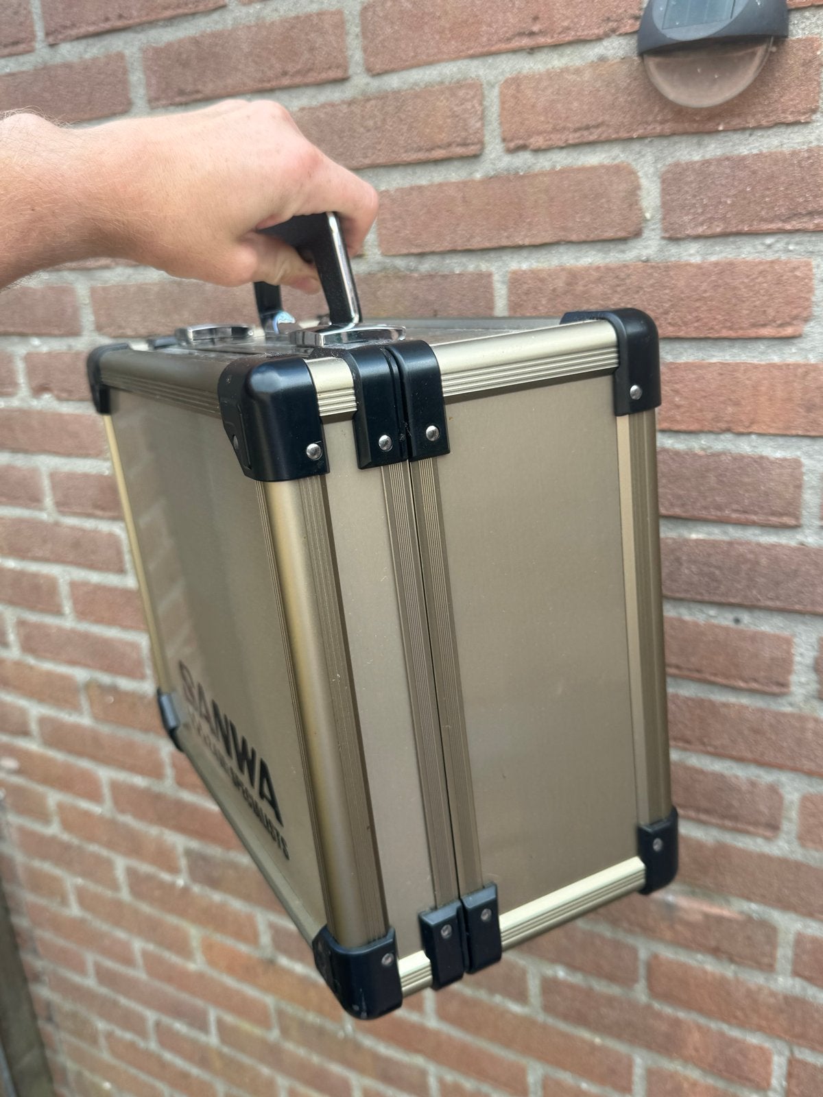 Nette koffer voor Sanwa M17 zender, Sieraden, Tassen en Uiterlijk, Koffers, Zo goed als nieuw, Metaal, Minder dan 50 cm, Minder dan 35 cm