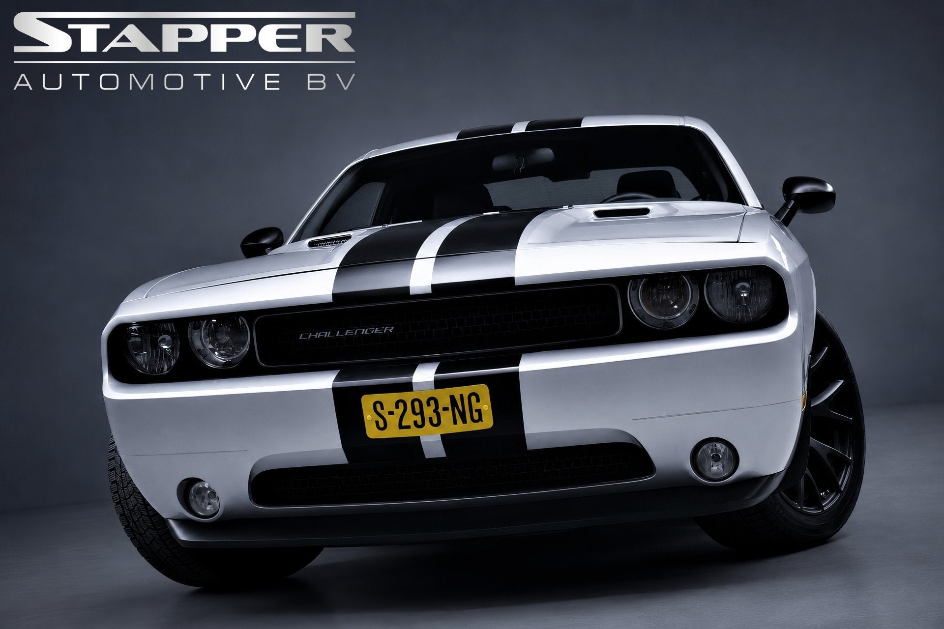 Dodge Challenger 3.6 V6 305pk Automaat Carplay/Camera/Kleppe, Auto's, Dodge, Euro 5, Stof, Gebruikt, Zwart