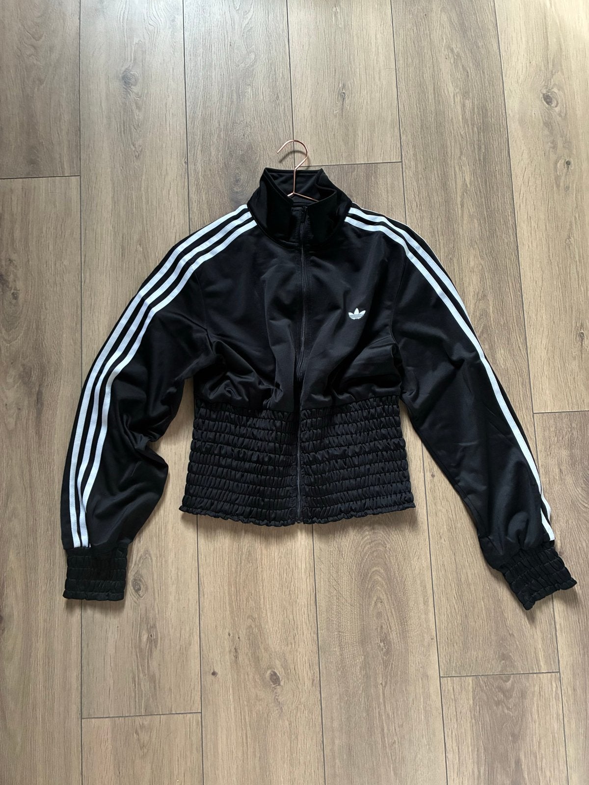 Nieuwe Adidas Smocked Firebird Sportjack - mt. L UK14 Zwart, Zwart, Maat 42/44 (L), Nieuw, Ophalen of Verzenden