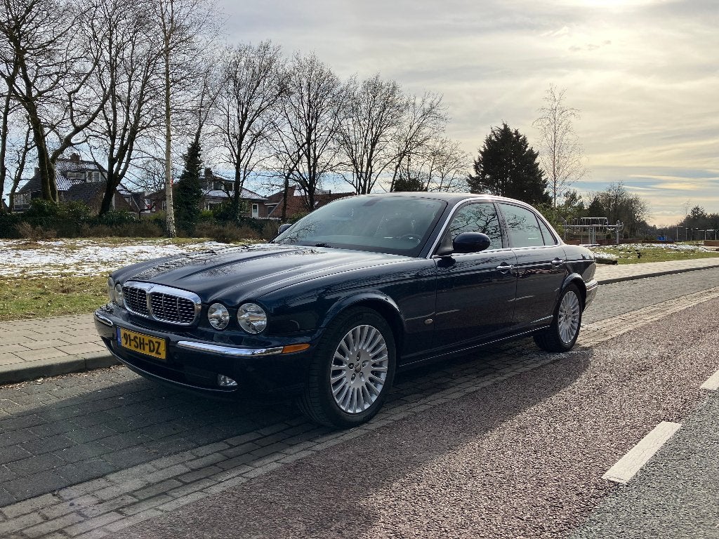 Jaguar XJ 4.2 Executive AUT 2006 Blauw met motor schade, Auto's, Automaat, Achterwielaandrijving, 1800 kg, 298 pk