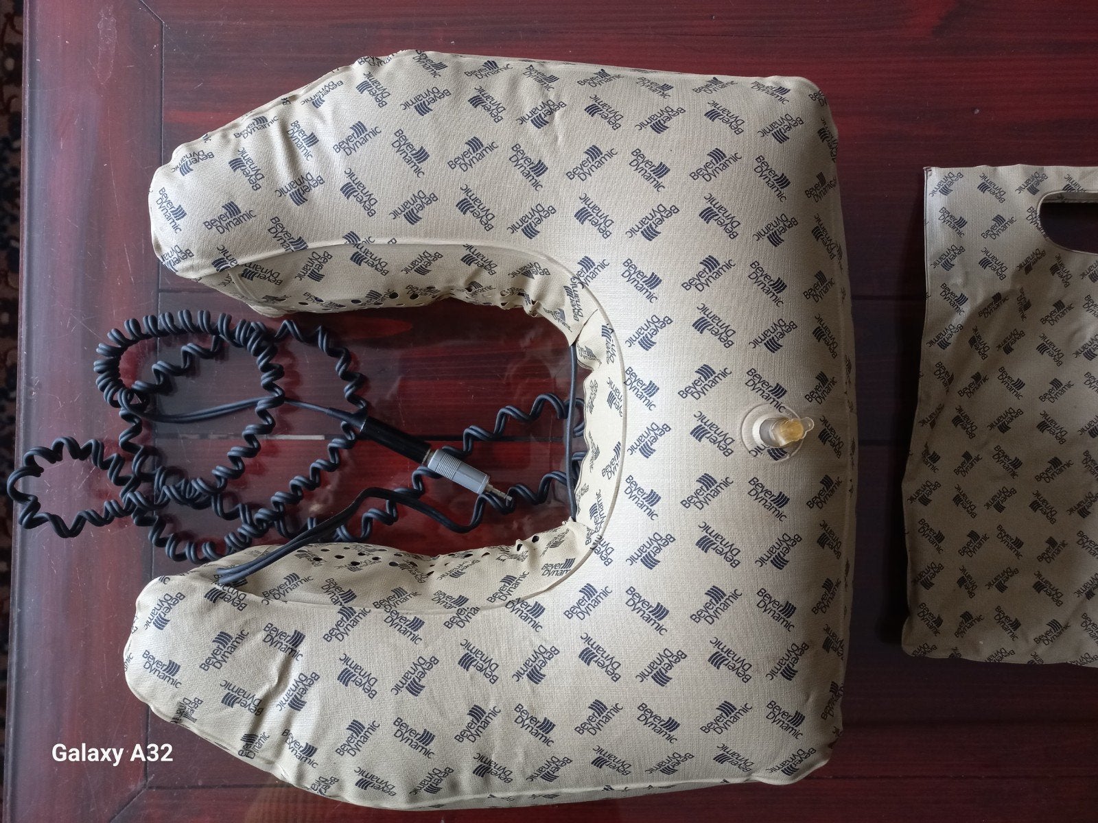 Opblaasbare koptelefoon van Beyerdynamic, uniek vintage item, Gebruikt, Overige typen, Ophalen of Verzenden, Beige