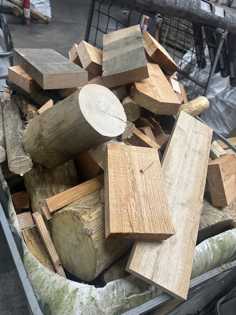 Haardhout mix van o.a. eik, kastanje en douglas/lariks, Minder dan 3 m³, Ophalen, Overige houtsoorten, Blokken
