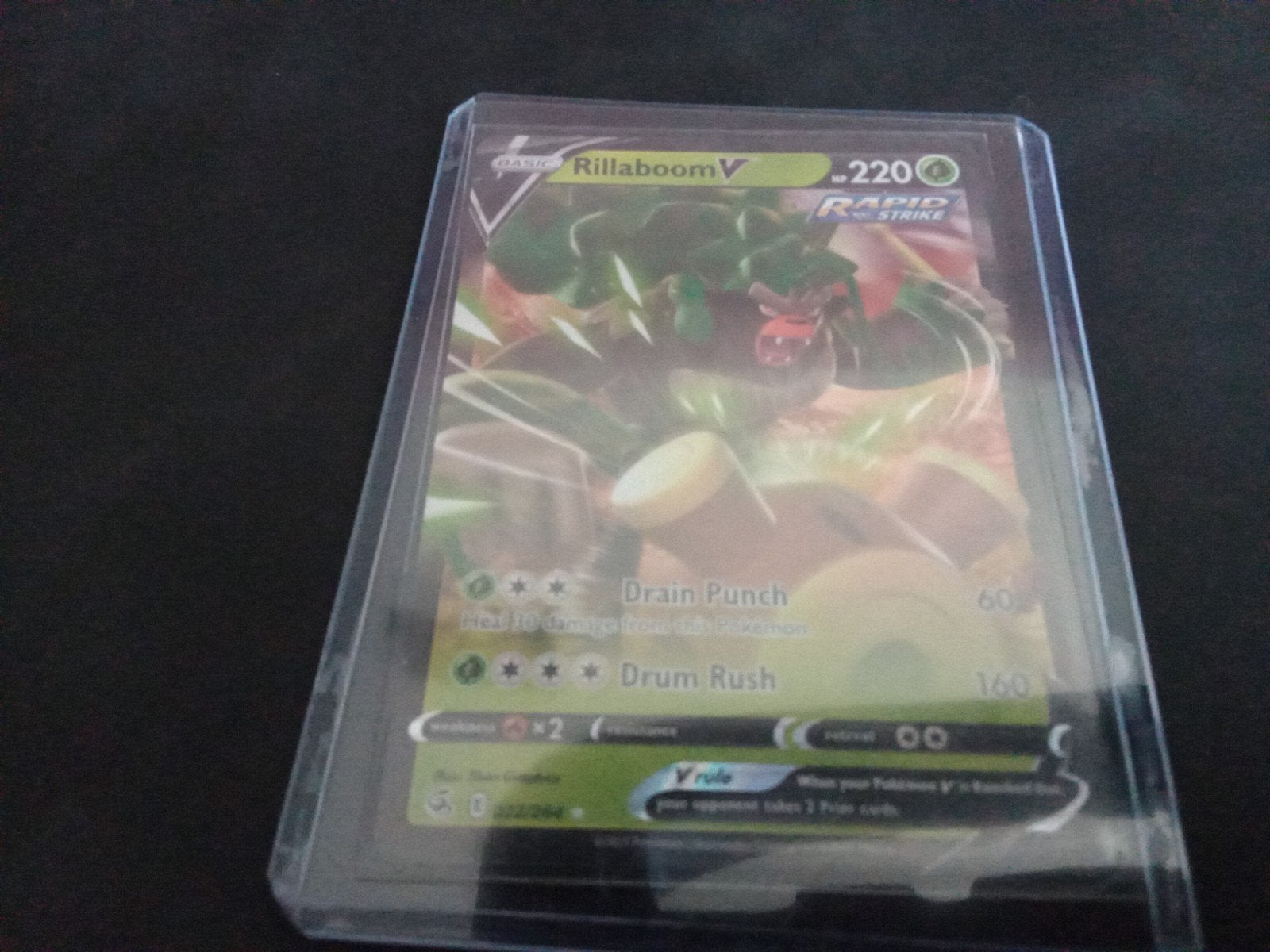 Rillaboom V Pokémon Kaart - Rapid Strike 220 HP, Ophalen of Verzenden, Zo goed als nieuw, Losse kaart