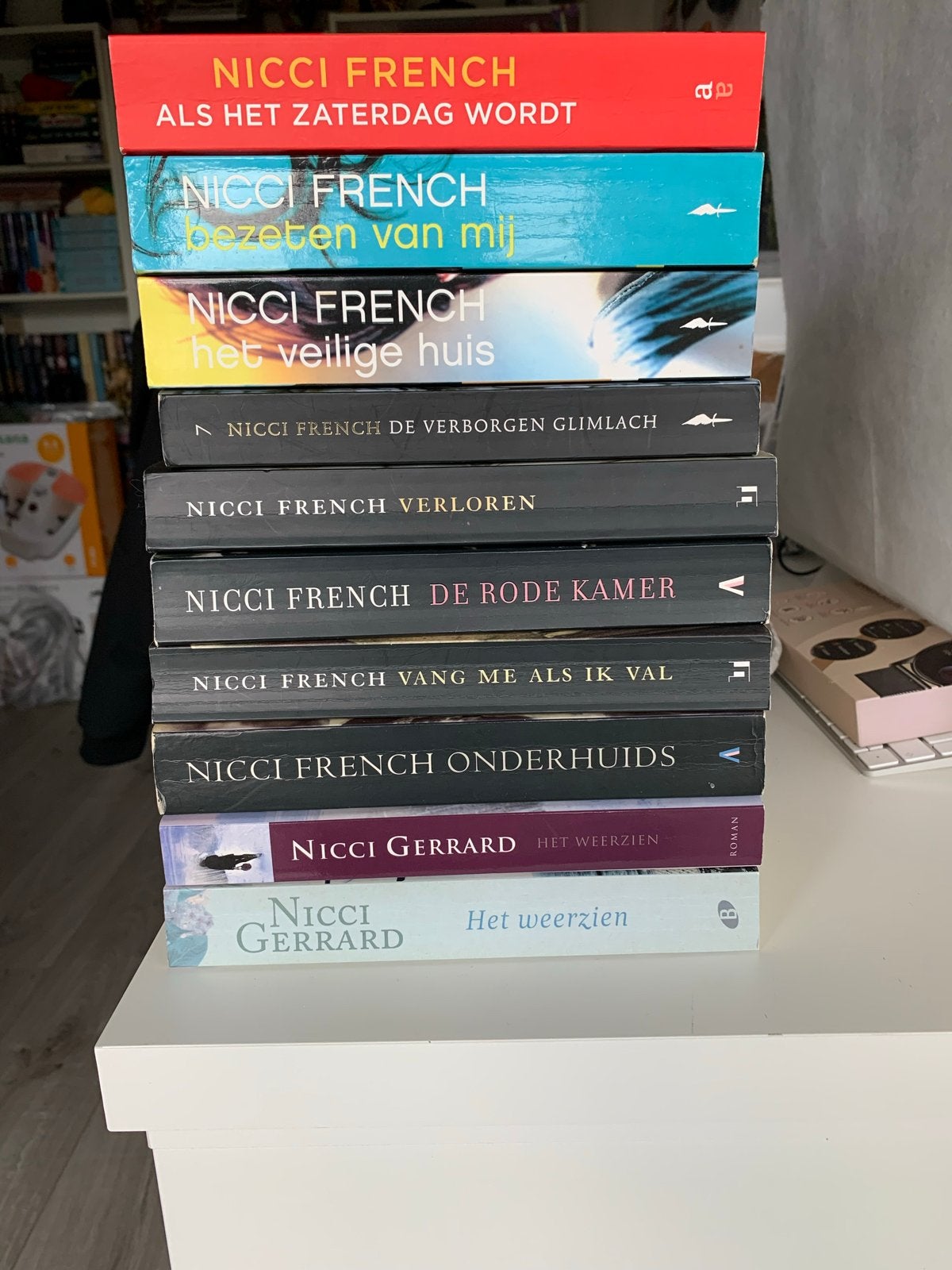 102 boeken van diverse schrijvers, schrijfsters, Ophalen, Zo goed als nieuw